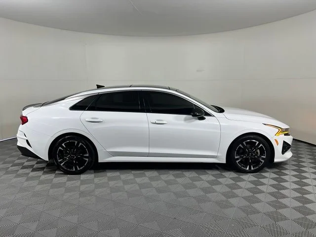 Used 2023 White Kia GT-Line image 8