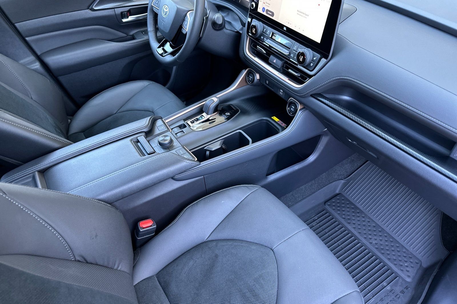 Used 2026  Toyota MAX Platinum image 17