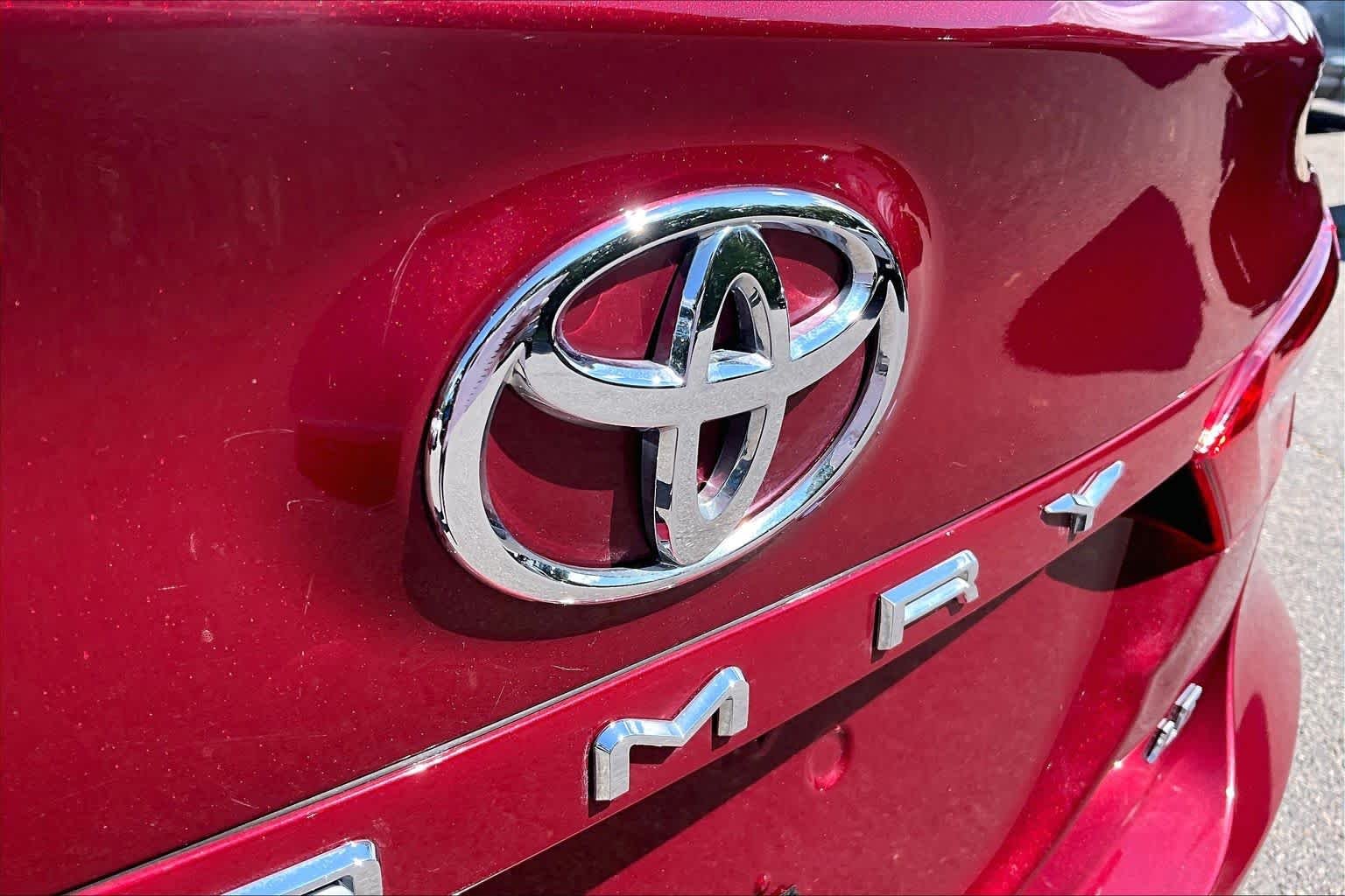 Used 2018 Ruby Flare Pearl Toyota LE image 29