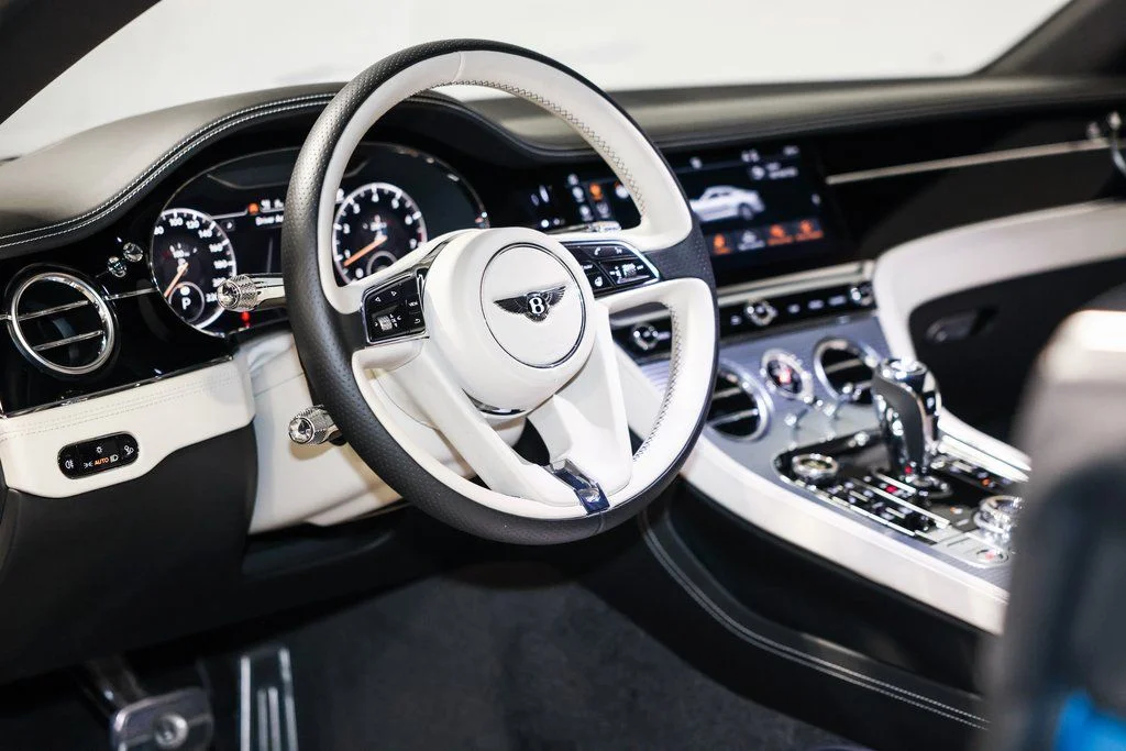 Used 2020 Blue Bentley V8 image 29