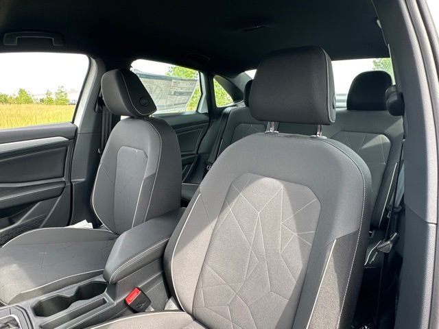 New 2026 Pure White Volkswagen 1.5T Sport image 25