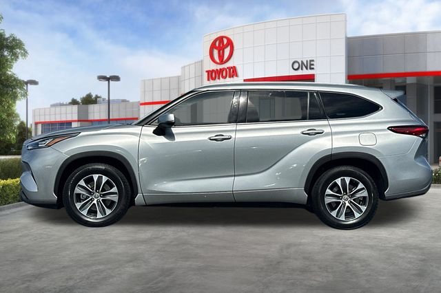 Certified Used 2020 Silver Toyota XLE image 9