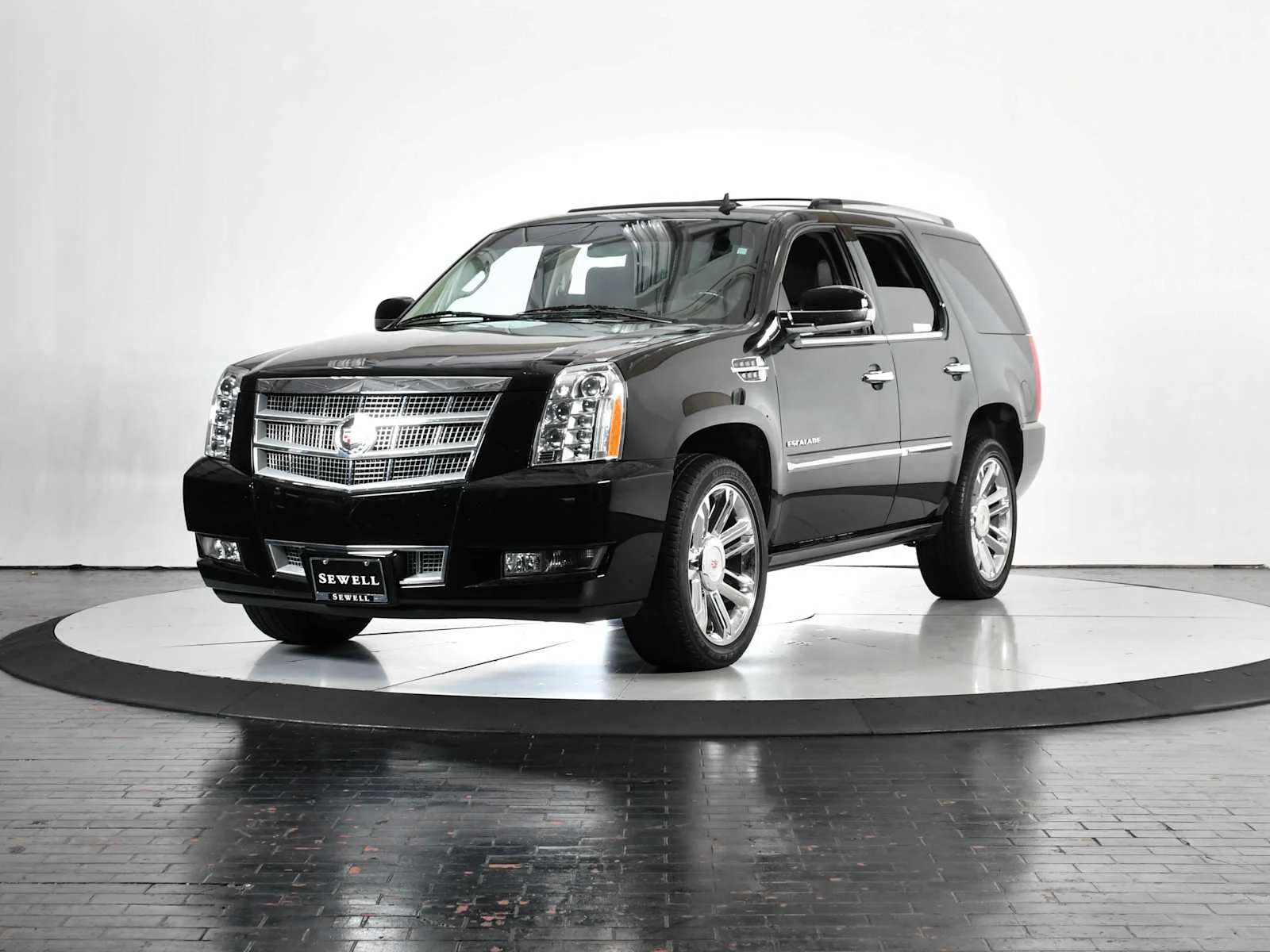 2014 Cadillac Escalade AWD Platinum Edition's photo