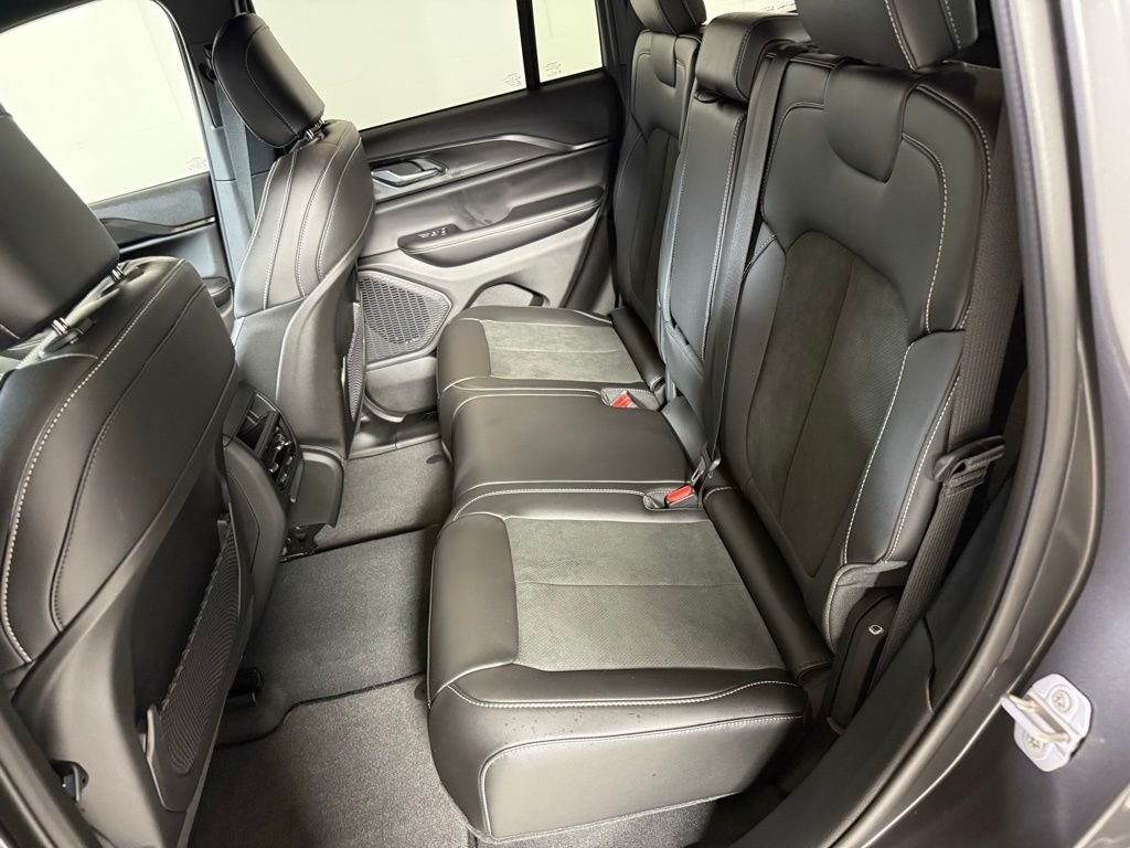 New 2025 Baltic Gray Metallic Clear-Coat Exterior Paint Jeep Altitude X image 14
