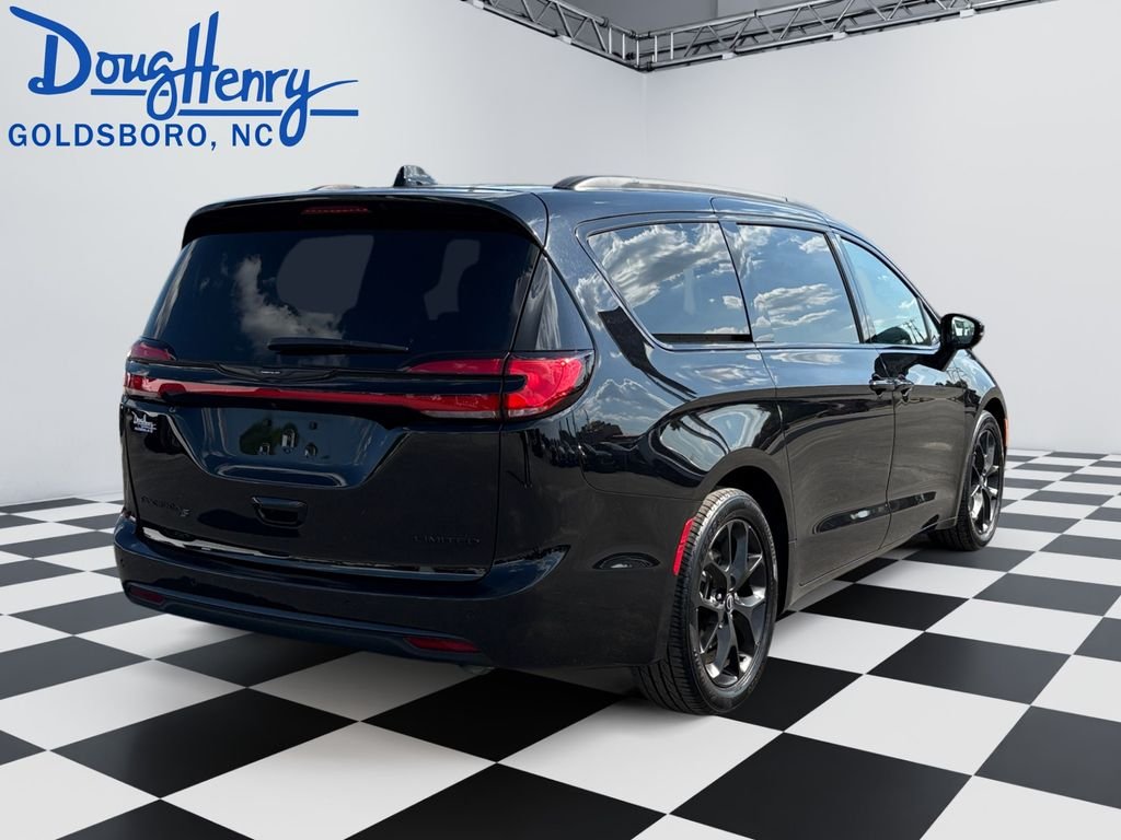 Used 2025 Black Chrysler Limited image 5