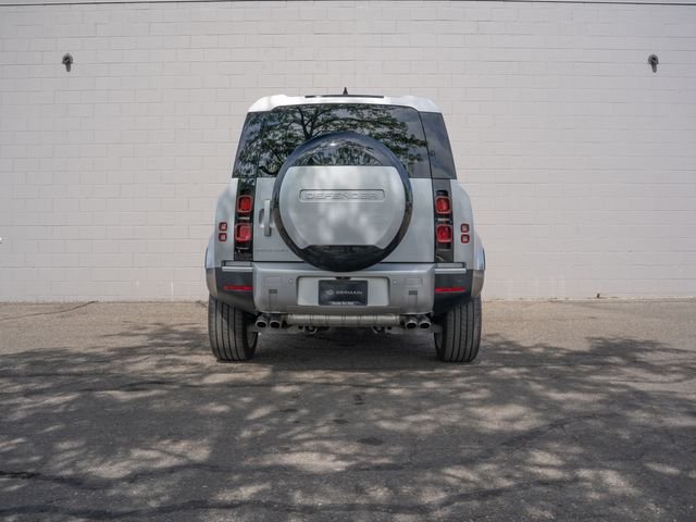 Used 2024  Land Rover SE image 6