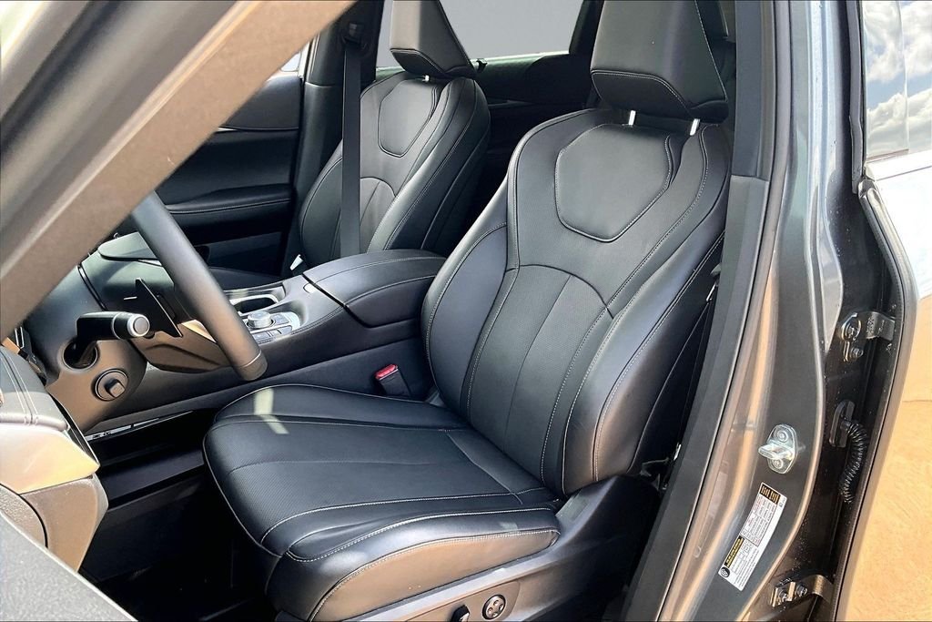 Used 2026 Gray INFINITI LUXE image 24