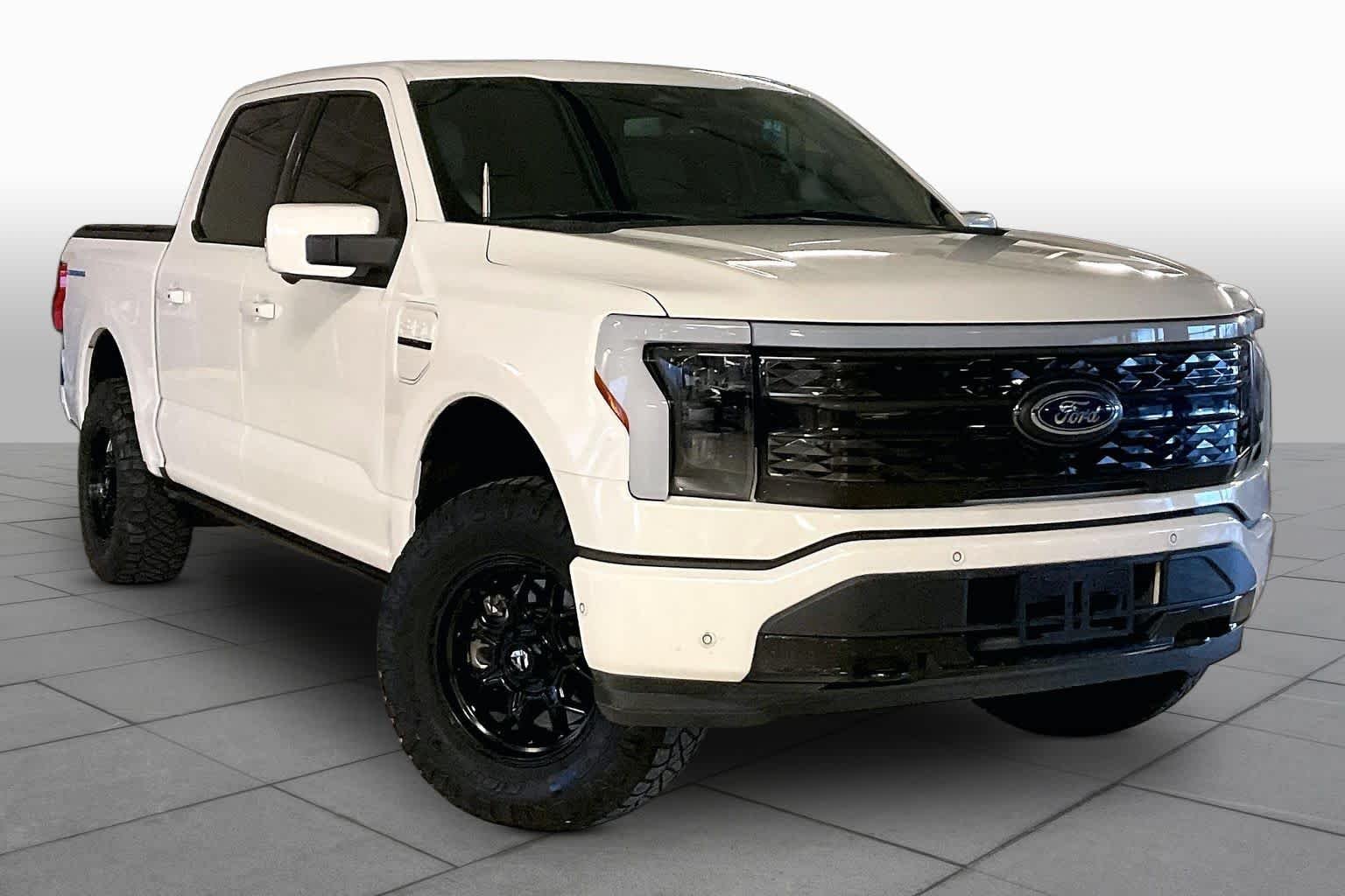Used 2023 Star White Metallic Tri-Coat Ford Platinum image 2
