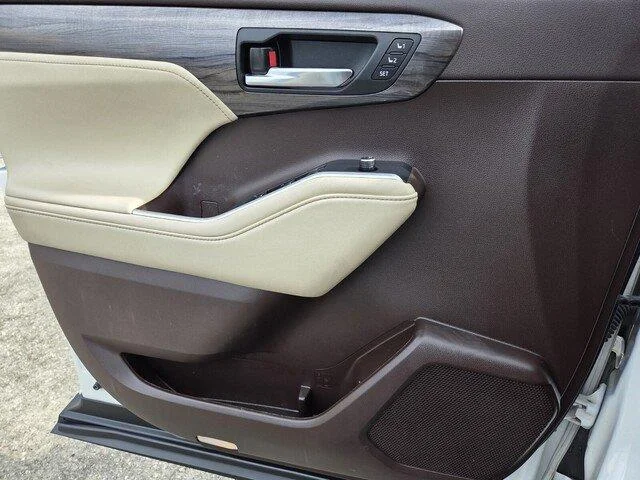 Used 2022 Wind Chill Pearl TOYOTA PLAT image 22