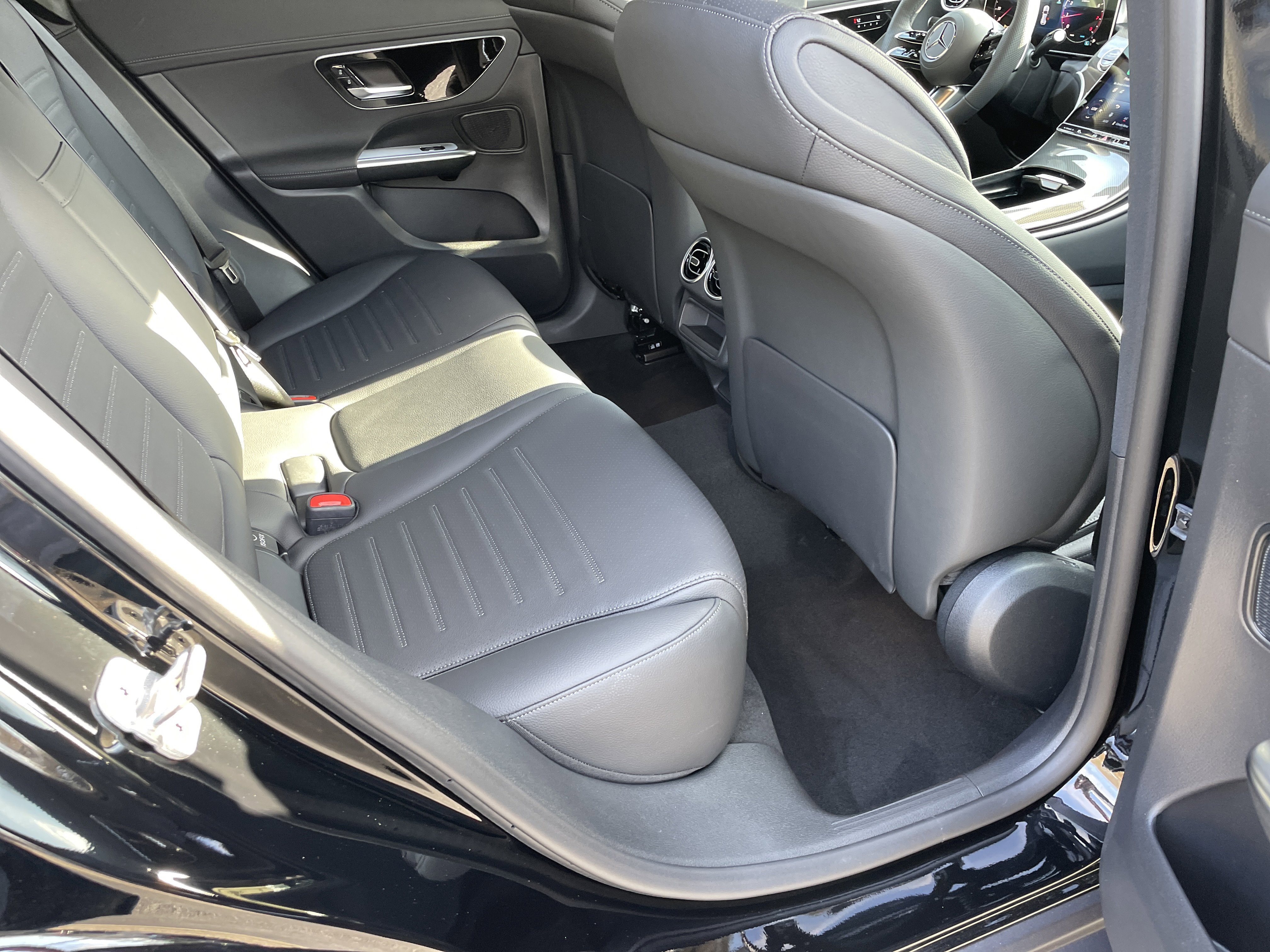 New 2026 Black Mercedes-Benz GLC 300 SUV image 40