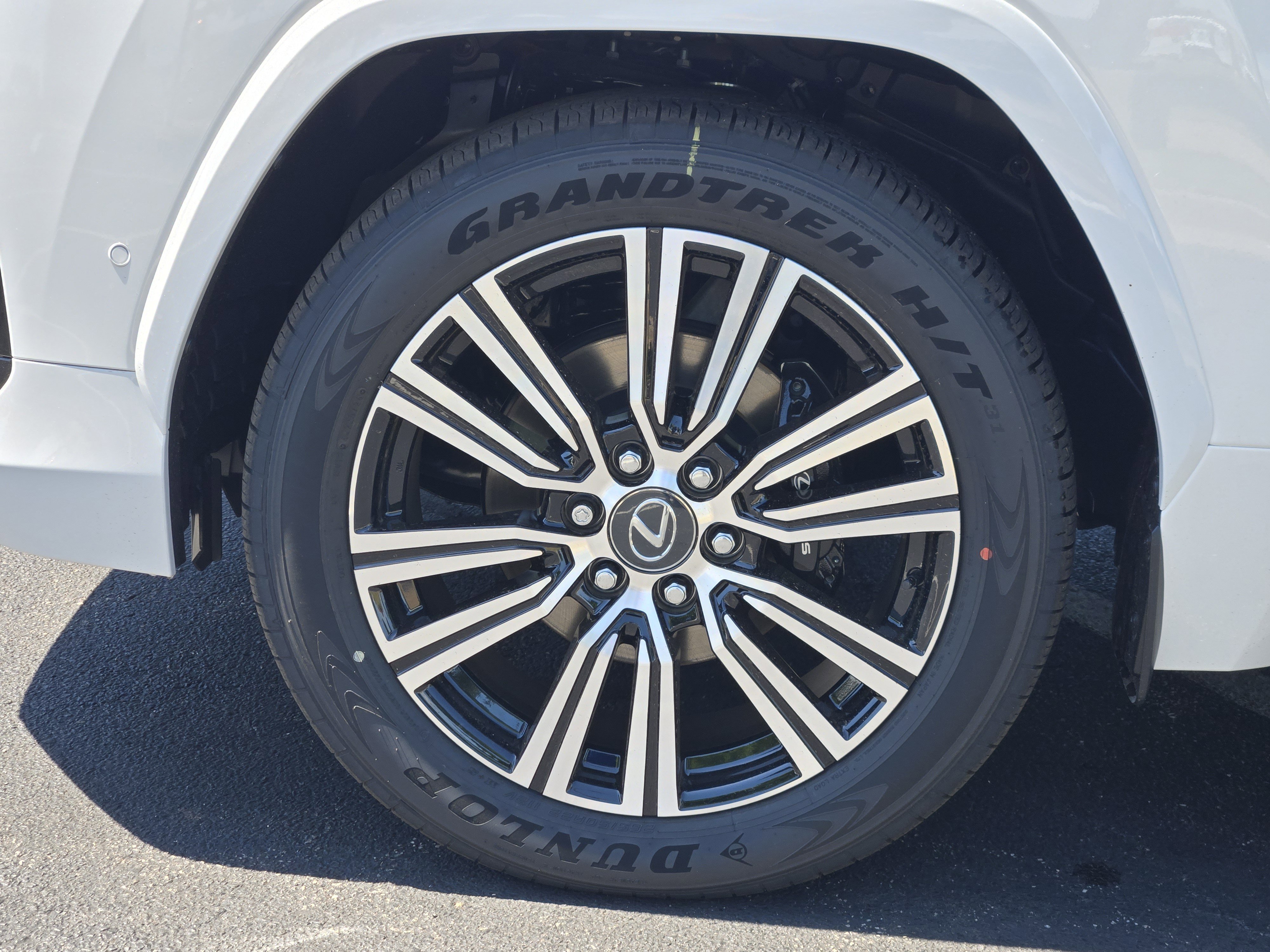 New 2026 Eminent White Pearl Lexus LUXURY image 8