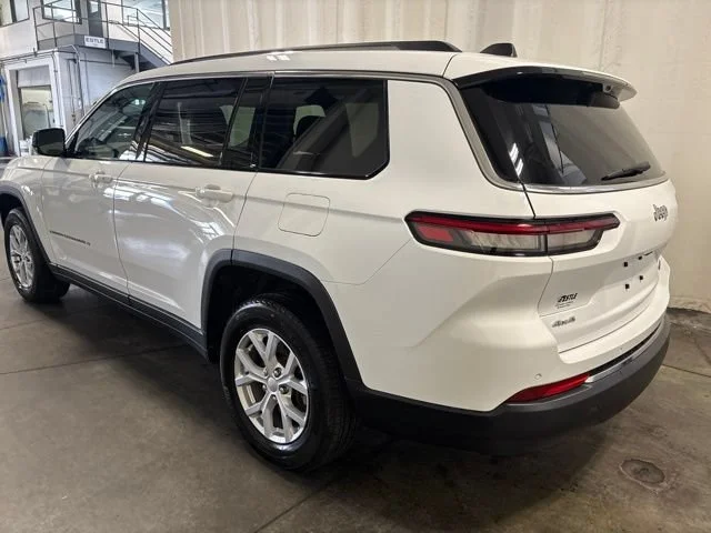 Used 2024 White Jeep Limited 4x4 image 6