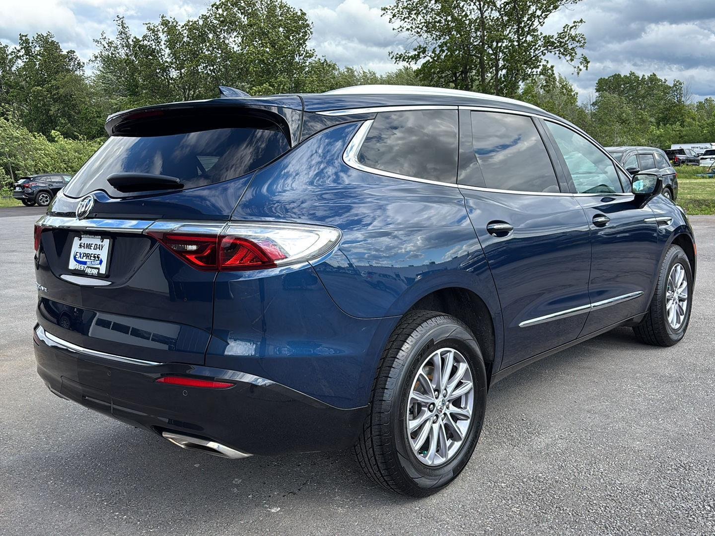 Used 2024 Blue Metallic Buick Essence image 4
