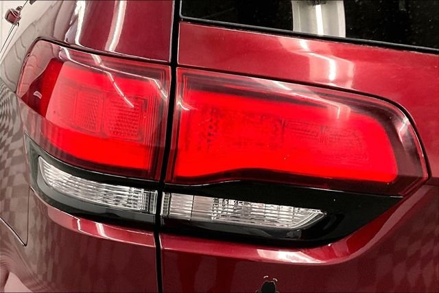 Used 2020 Velvet Red Pearlcoat Jeep Altitude image 35
