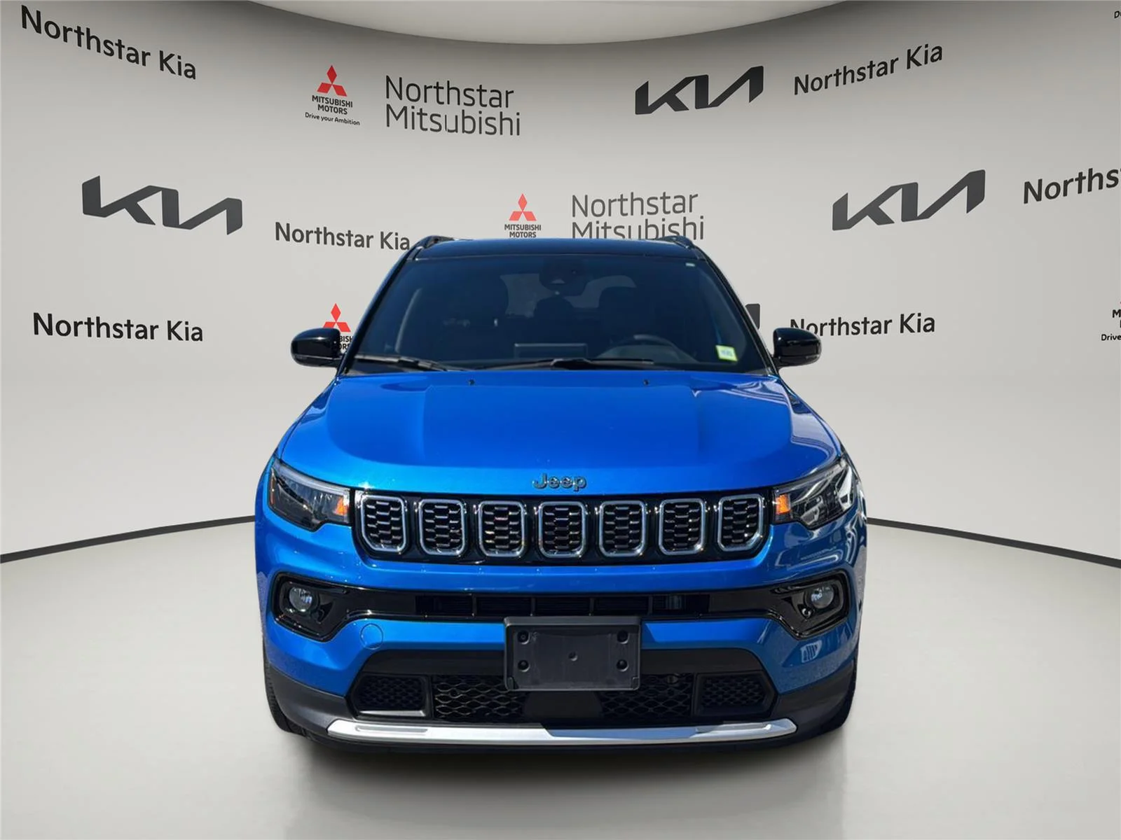 Used 2025 Hydro Blue Pearlcoat Jeep Limited image 8