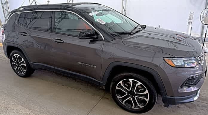 Used 2024 Black Jeep Limited 4x4 image 3