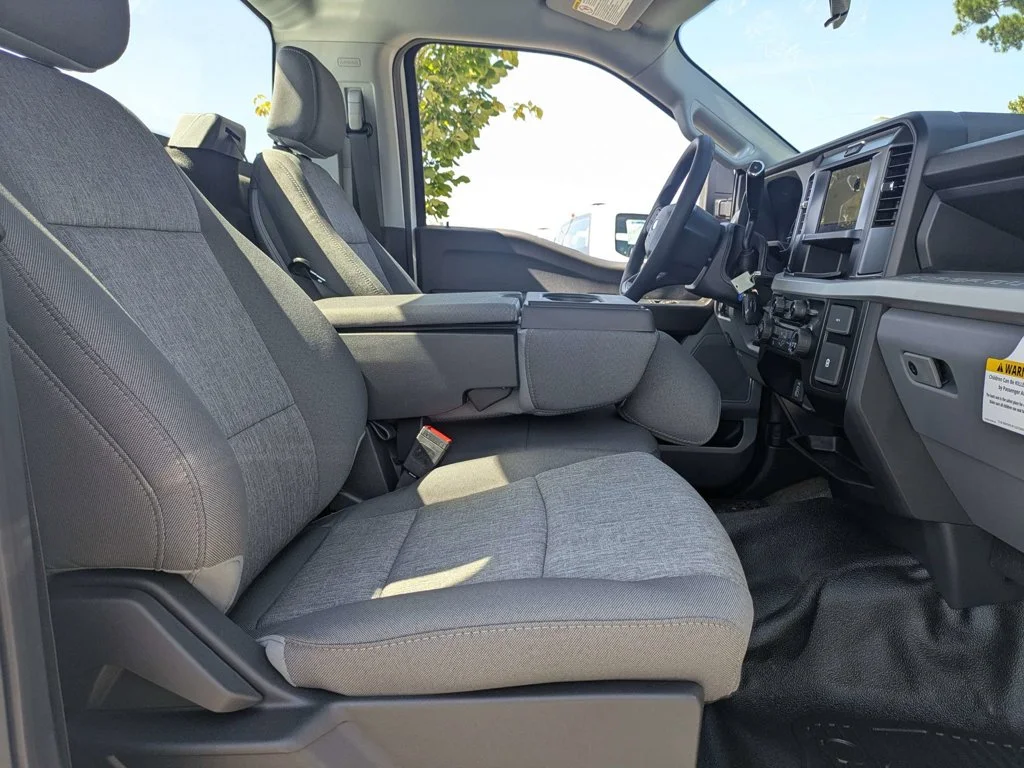 New 2027 Oxford White Ford XL image 13