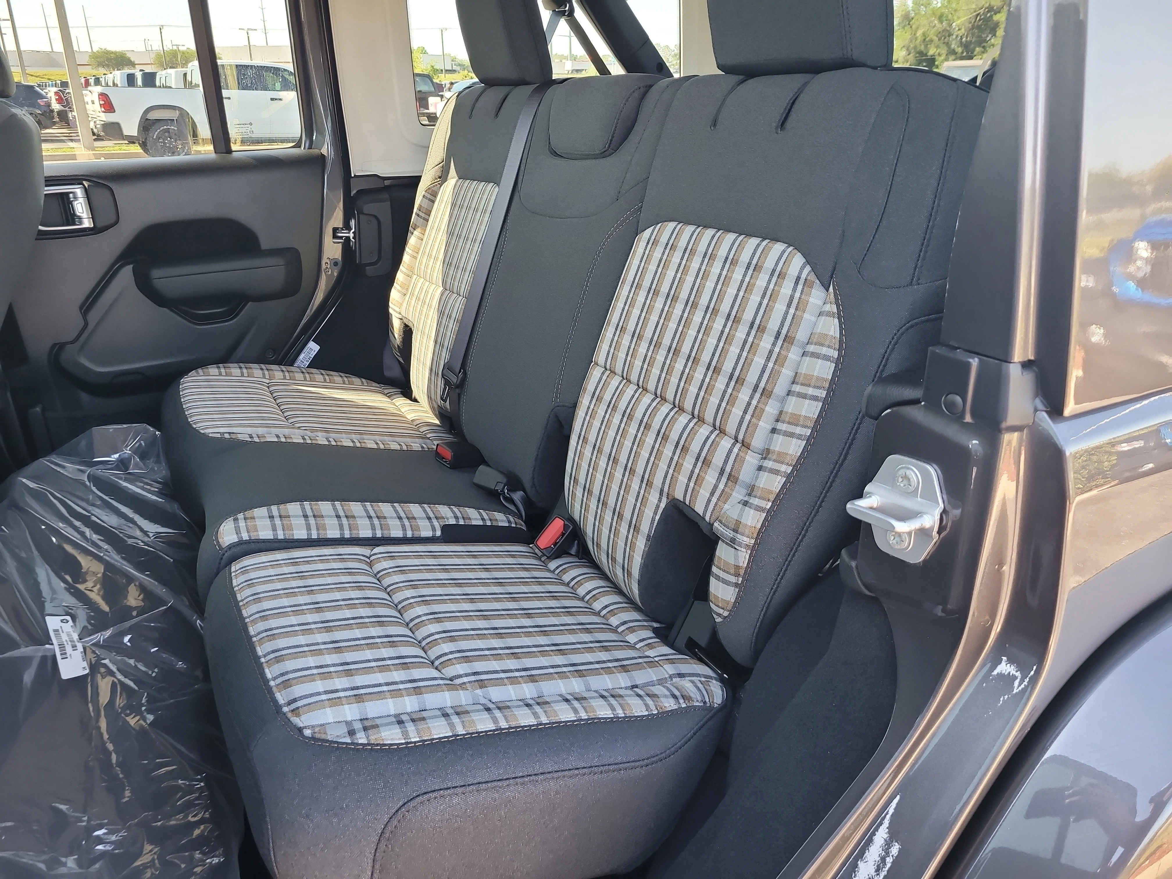 New 2026 Granite Crystal Metallic Clearcoat Jeep 85th Anniversary image 13