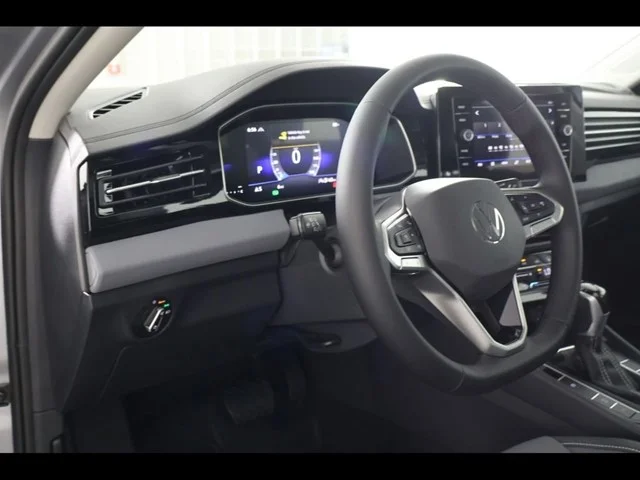 2025 Volkswagen Jetta SE - Photo 11