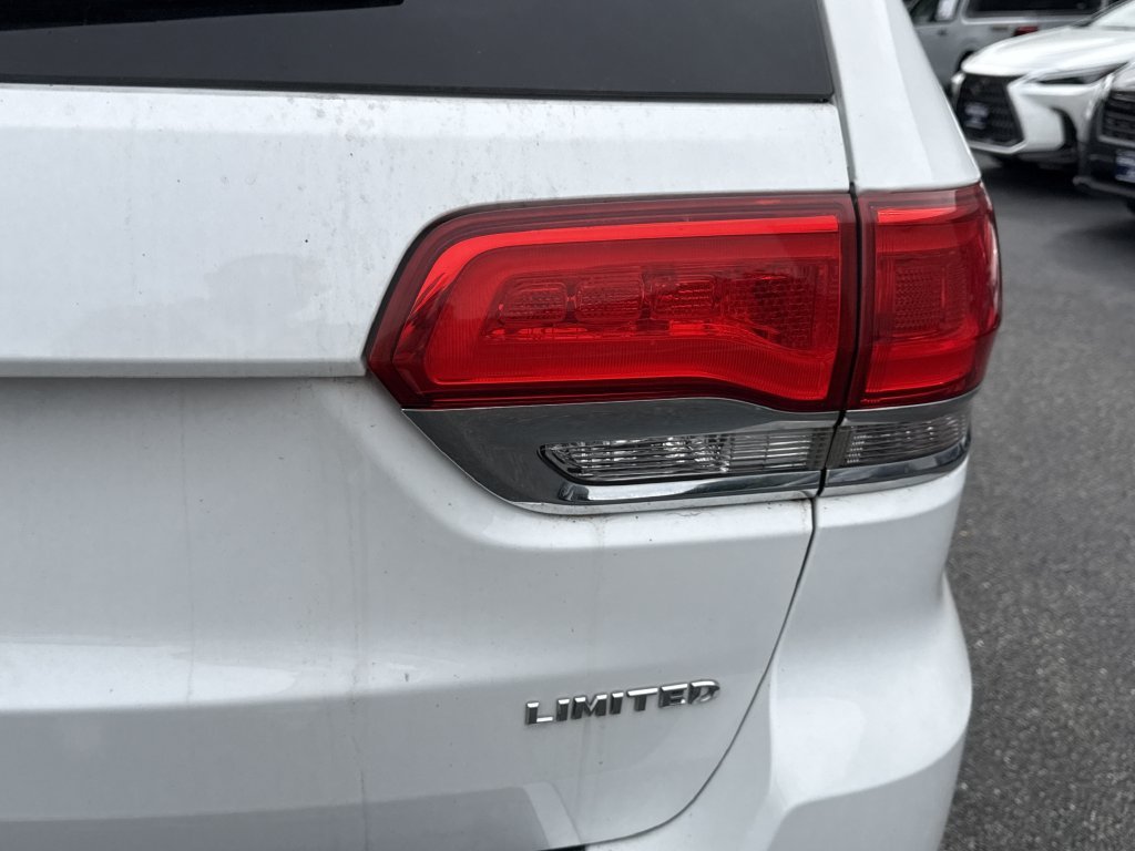 Used 2015 White Jeep Limited image 34