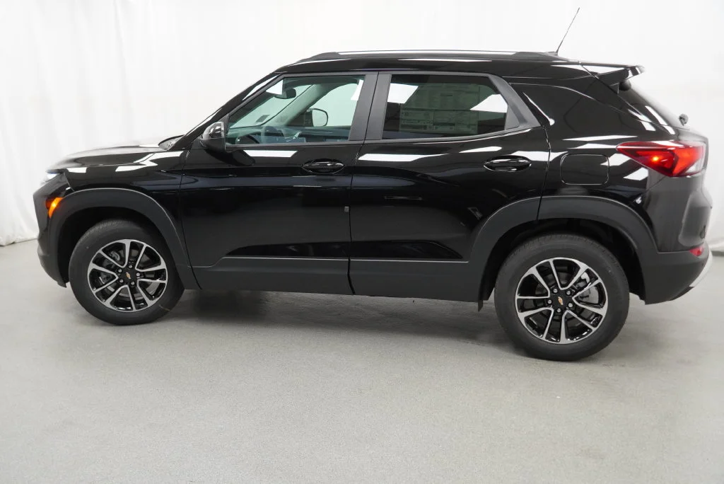 New 2026 Mosaic Black Metallic Chevrolet LT image 6