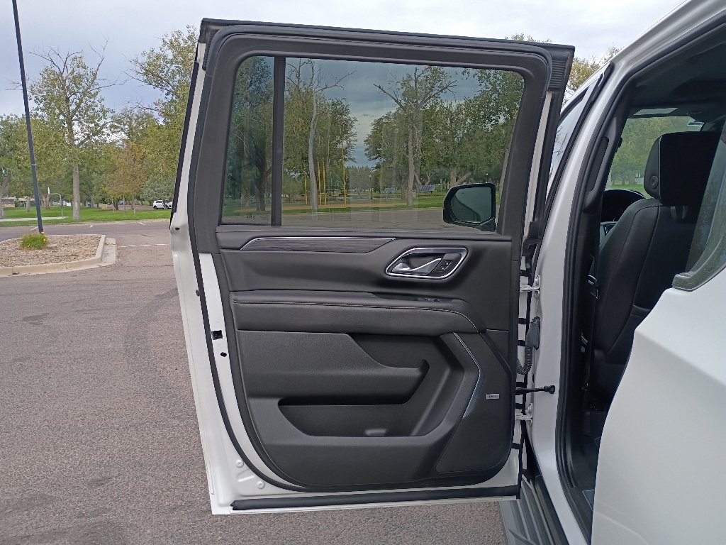 Used 2021 White Frost Tricoat GMC SLT image 18