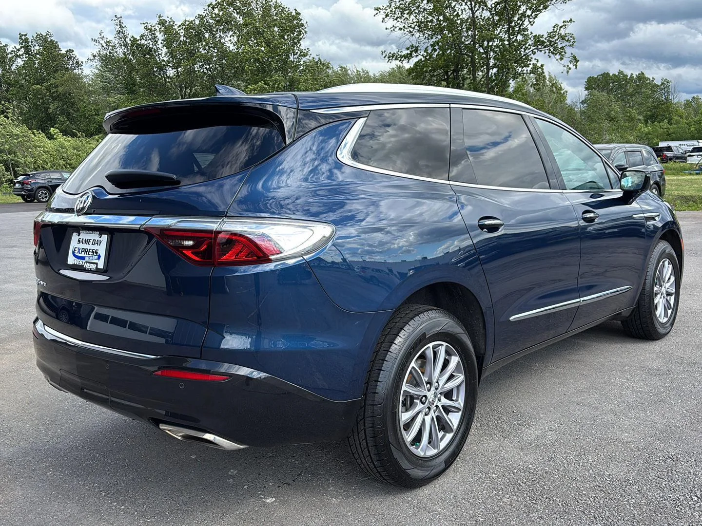 Used 2024 Emperor Blue Metallic Buick Essence image 4