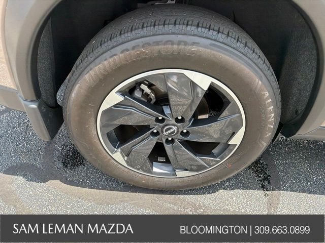 Used 2025 Beige/tan Nissan SV image 13