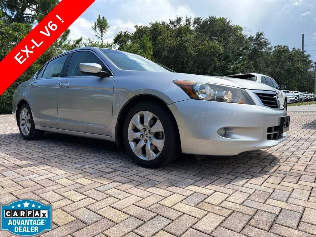 Used 2010 Silver Honda EX-L image 1