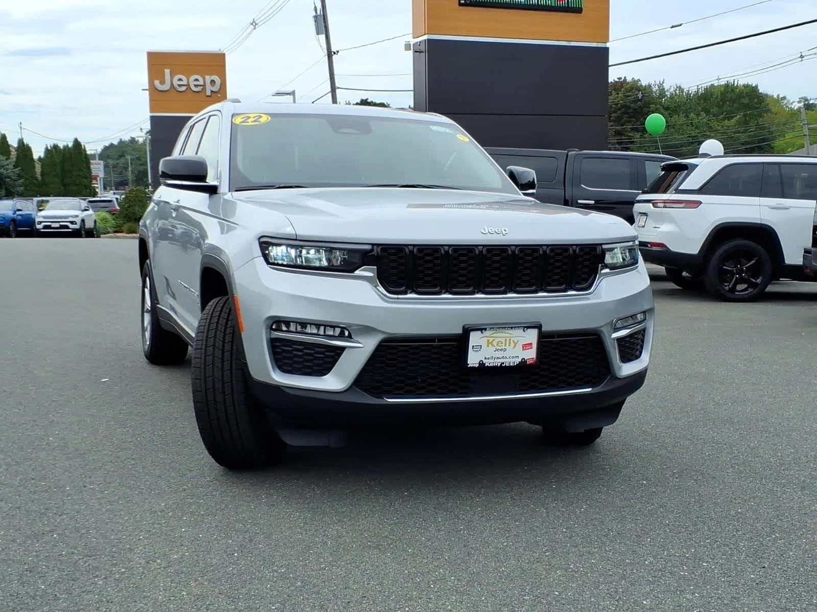 Used 2022 Silver Zynith Jeep Limited image 4