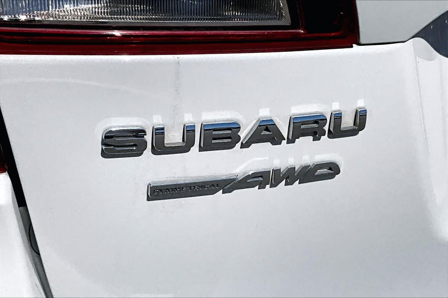 Used 2015 Crystal White Pearl Subaru 2.5i Premium image 30