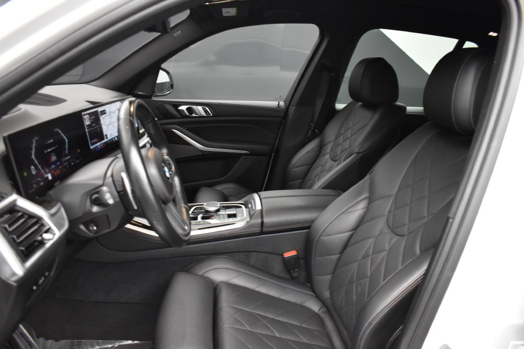 Used 2024 White BMW xDrive40i image 11