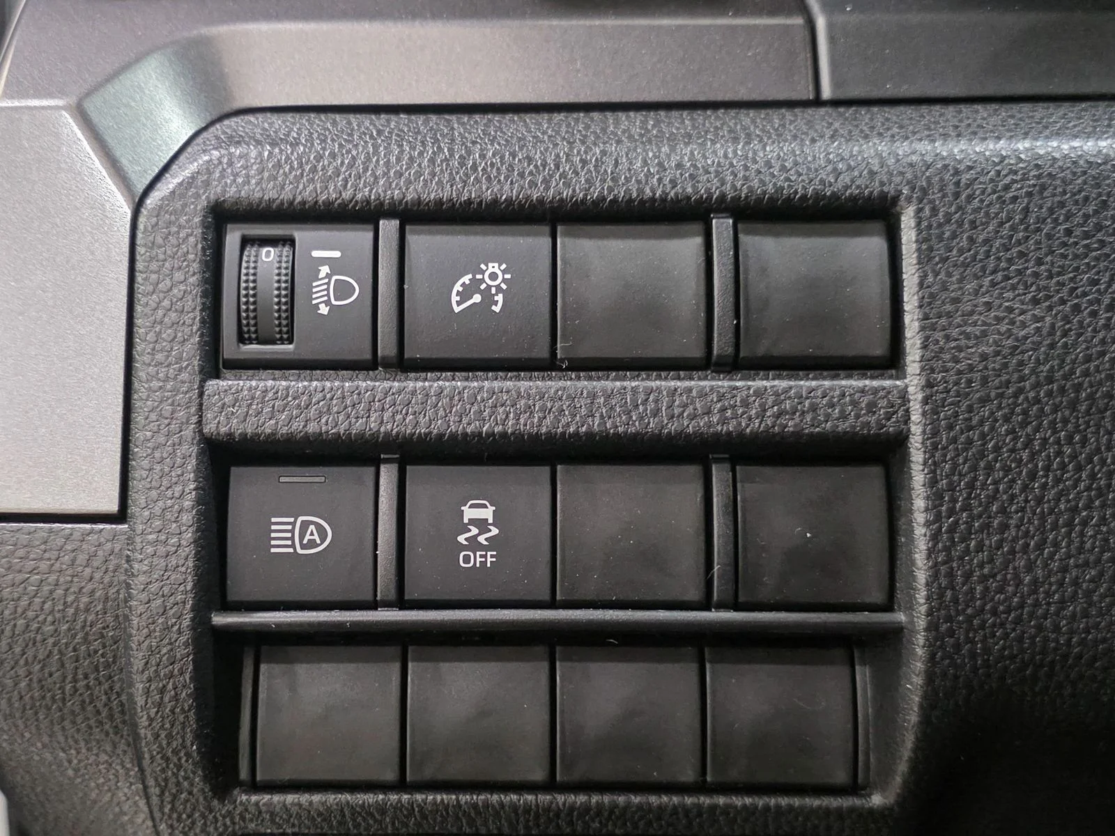 2026 Toyota Tacoma SR5 - Photo 25