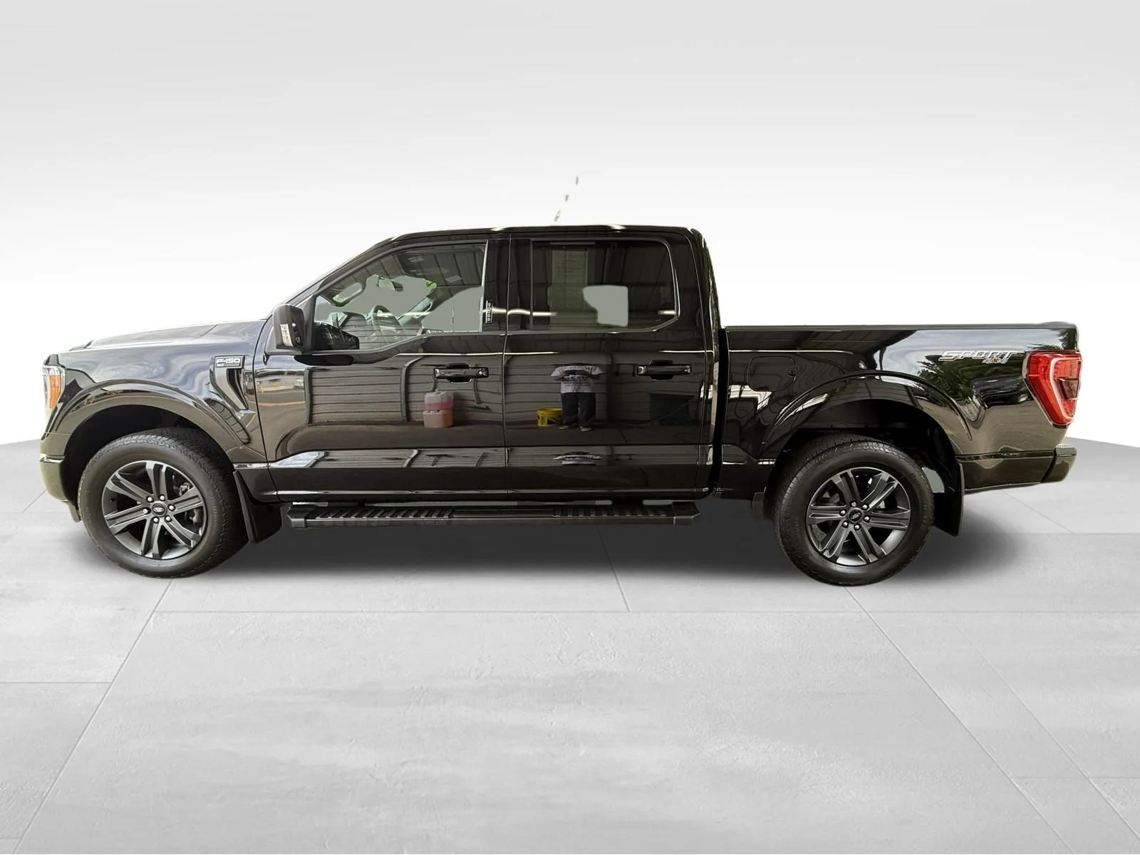 Used 2023 Black Ford XLT image 9