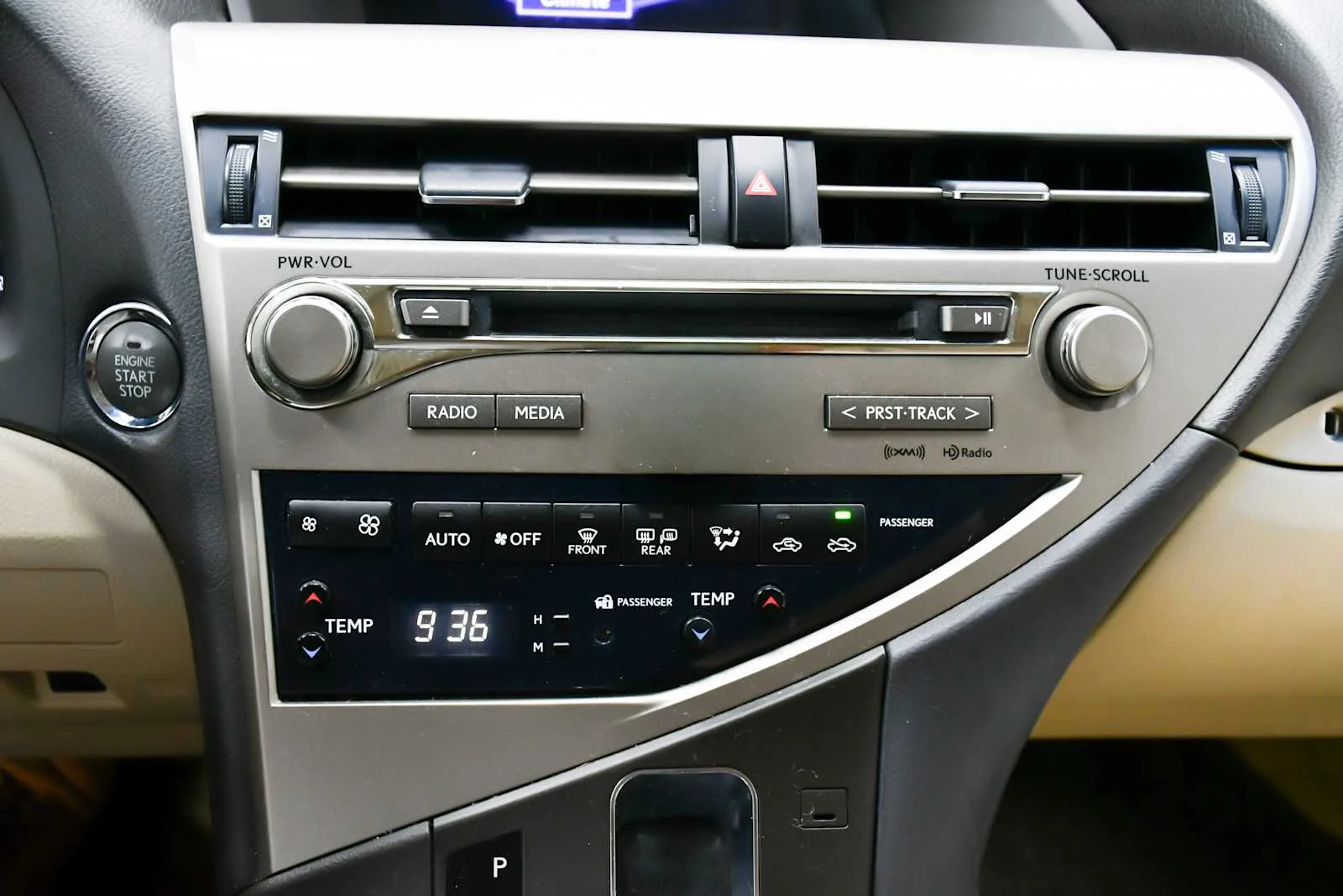 Used 2013 Starfire Pearl Lexus  image 19