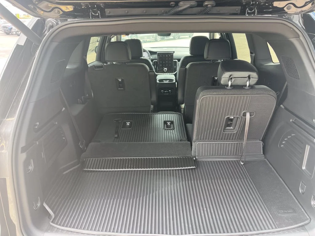 2026 GMC Acadia AT4 - Photo 16