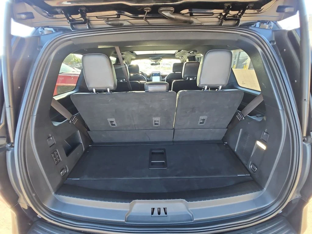 Used 2023 Black Ford Platinum image 17