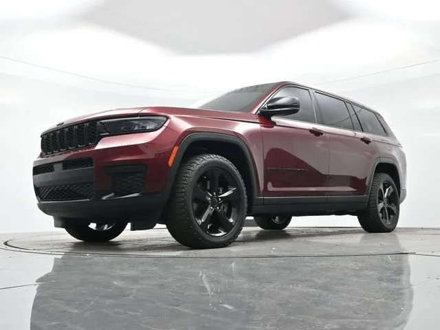 Used 2021 Velvet Red Pearlc Jeep Altitude image 26