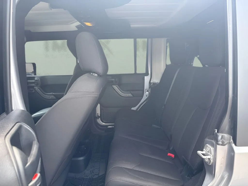 Used 2017  Jeep Sport image 10