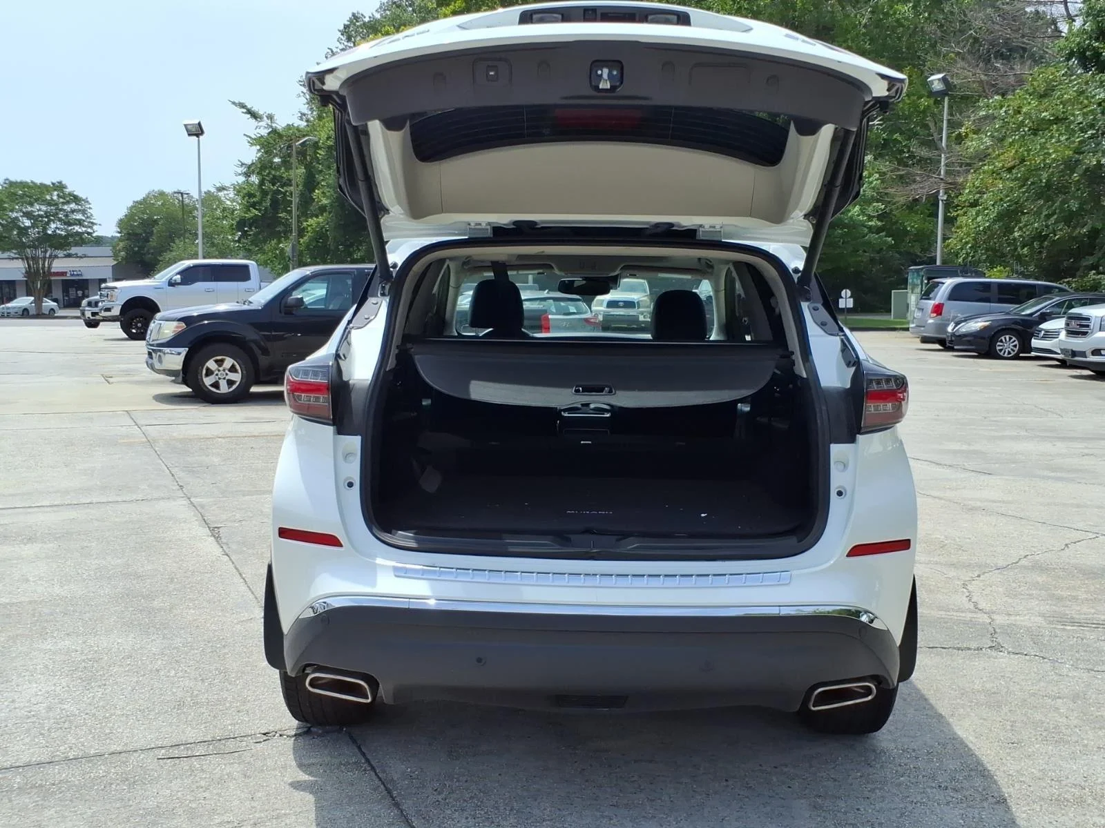 Used 2023 Pearl White Tricoat Nissan SL image 25