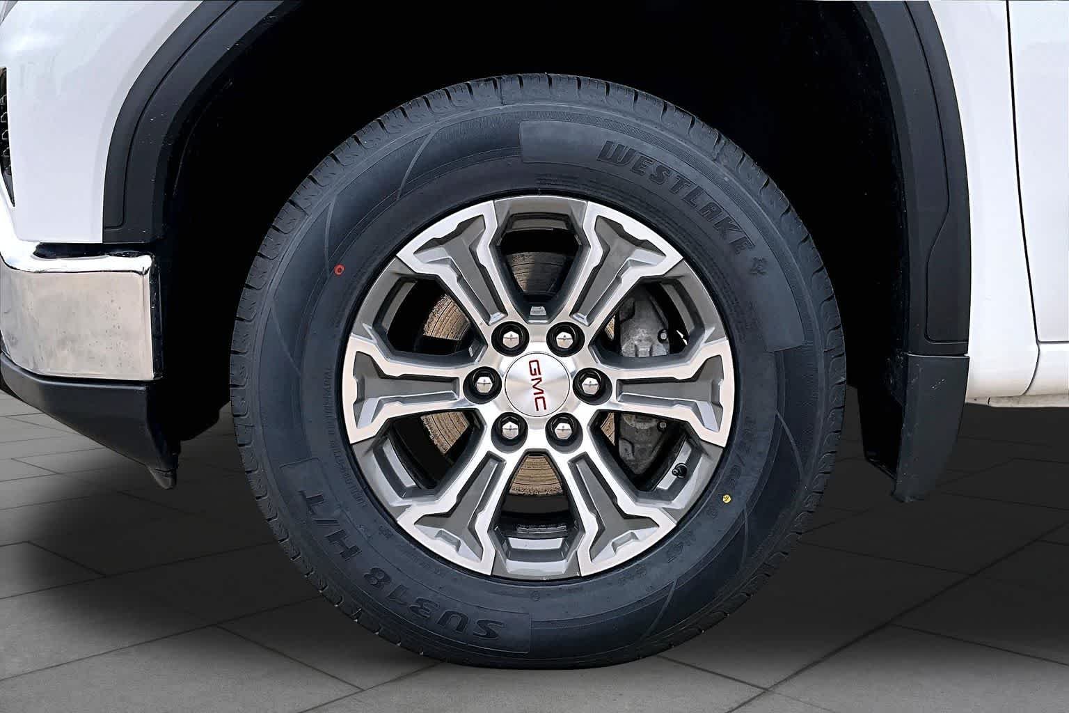 Used 2025 Summit White GMC SLT image 11