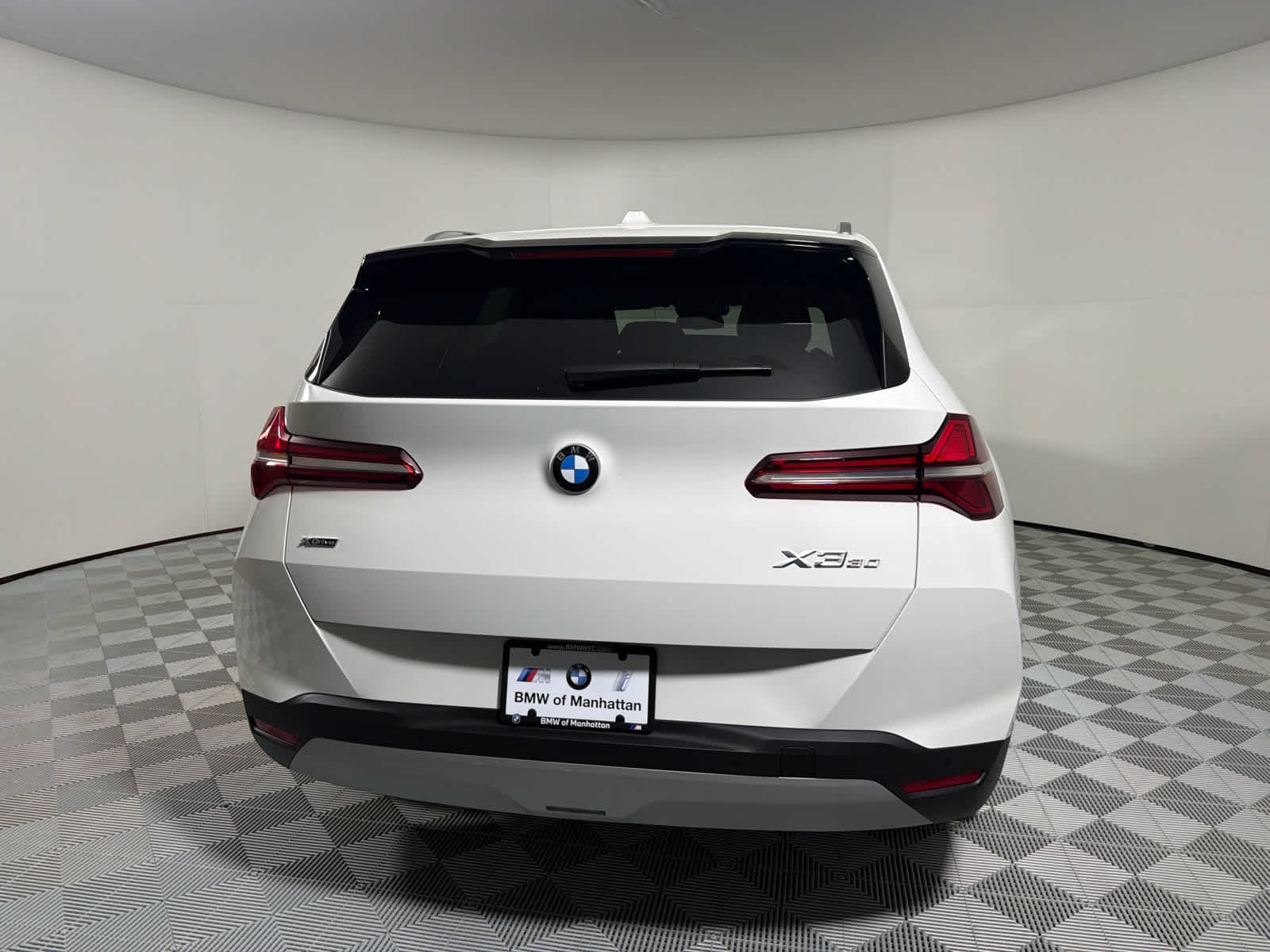 Used 2026 Alpine White BMW 30 xDrive image 4