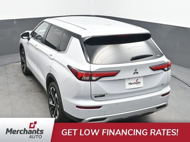 Used 2024 White Mitsubishi SE image 28