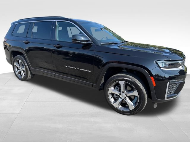 New 2026 Diamond Black Crystal Pearlcoat Jeep Limited image 1