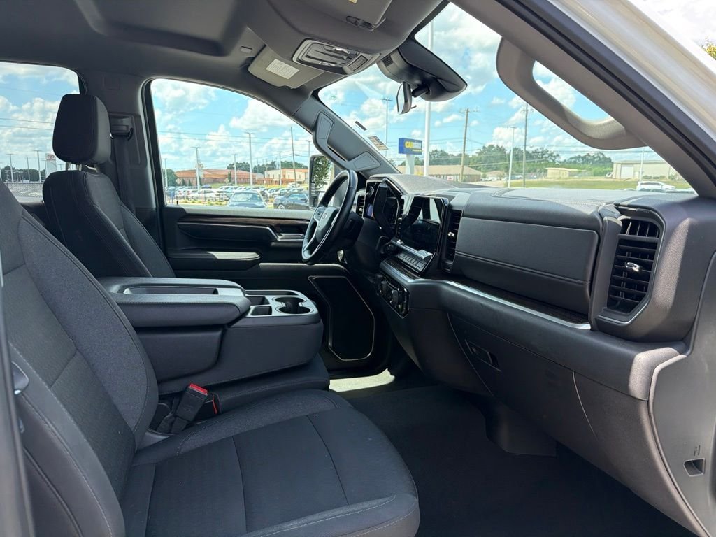 Used 2025 White Chevrolet LT image 27