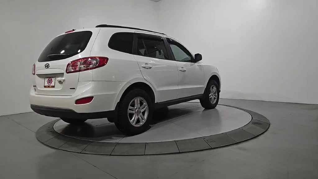 Used 2012 White Hyundai GLS image 4