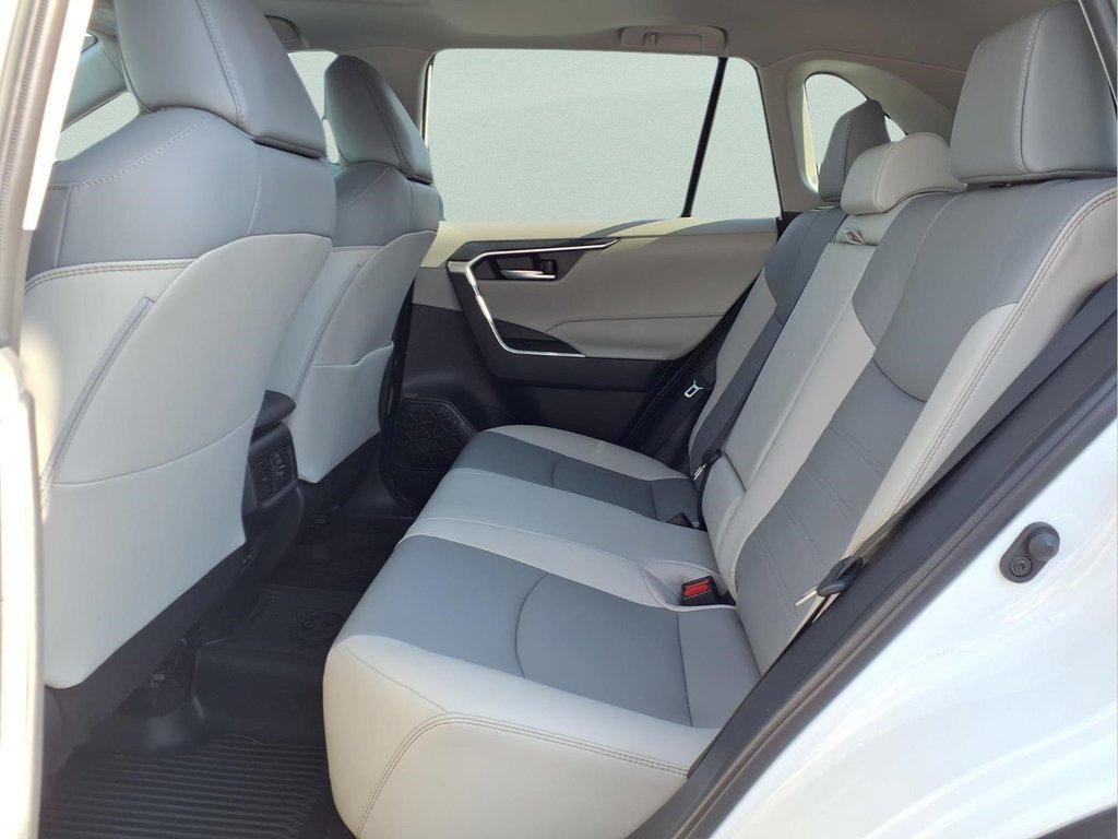 Used 2024 Wind Chill Pearl Toyota XLE Premium image 10