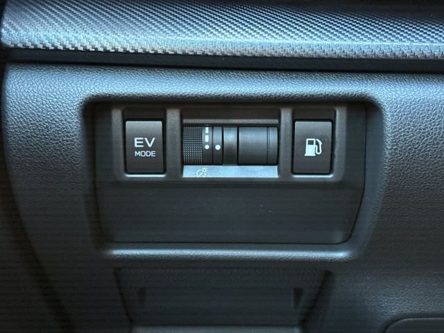 New 2026 CRYSTAL WHITE PEARL Subaru Limited Hybrid image 34