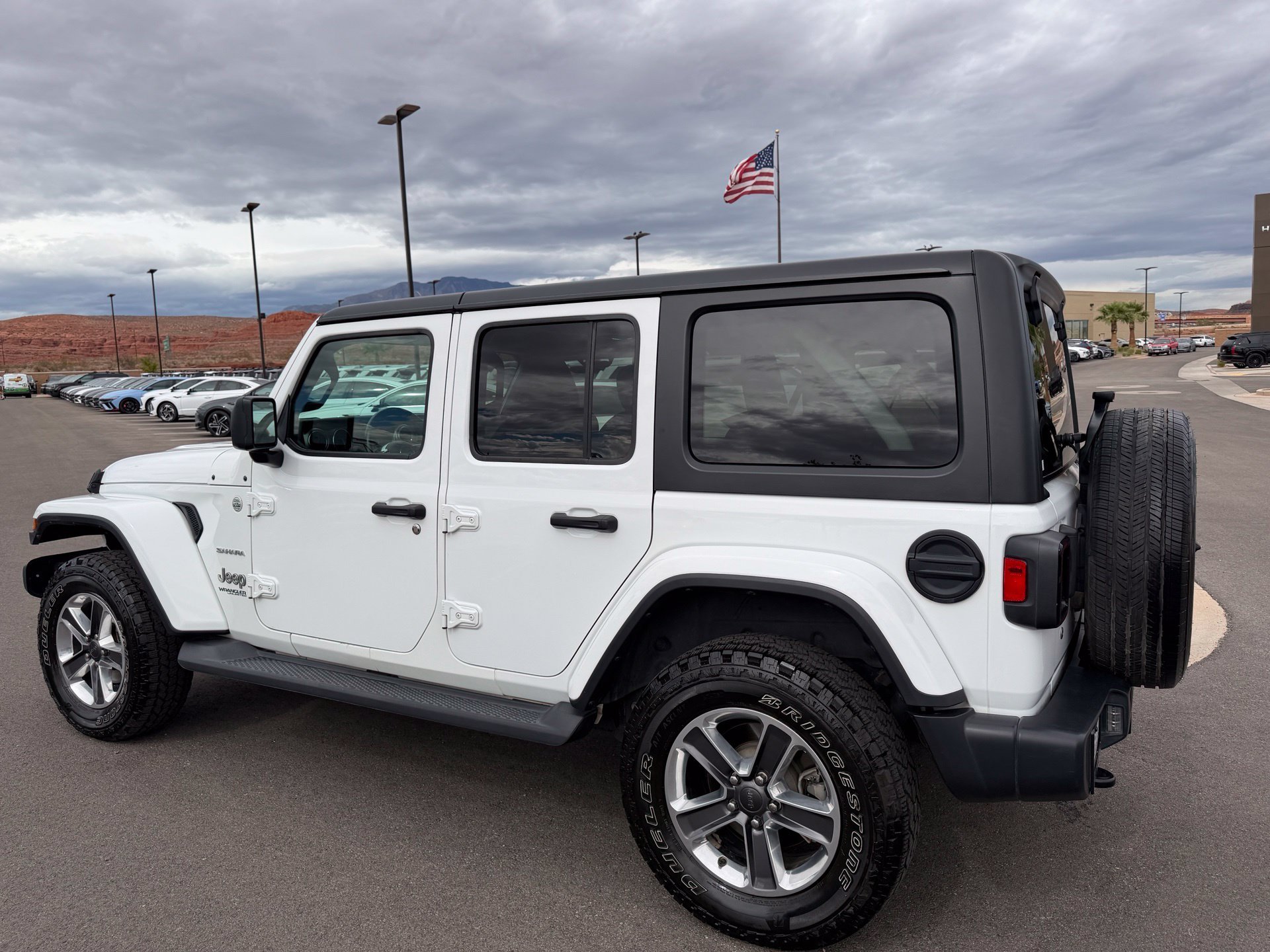 Used 2020 White Jeep Unlimited Sahara image 10