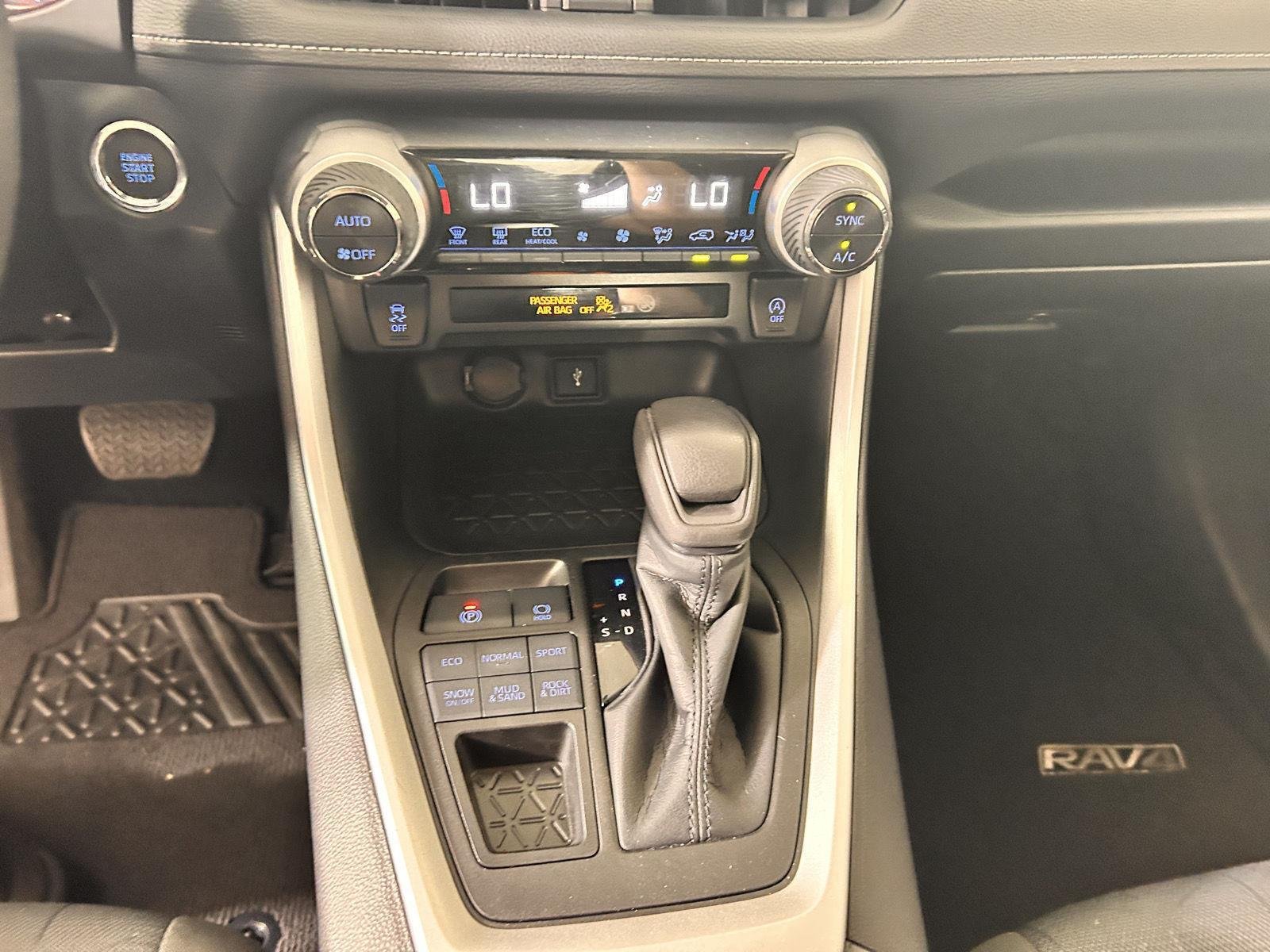 2022 Toyota RAV4 XLE - Photo 20